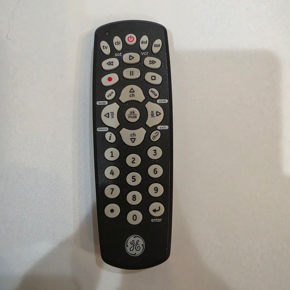GE Universal Remote Control Unisex OS Black Excellent 4-Device TV DVD VCR SAT